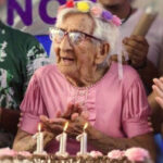 O Paraná ocupa a 11ª colocação entre os estados com mais pessoas centenárias, sendo a Bahia o líder com 5.336 pessoas. Na região Sul, fica atrás apenas do Rio Grande do Sul, que tem 1.536 pessoas que alcançaram um século de idade.