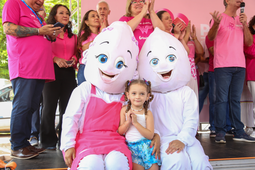  Prefeitura de Maringá abriu todas as Unidades Básicas de Saúde (UBSs) para o ′Dia D de Vacinação′ e coleta de exame preventivo. Além disso, com foco na saúde da mulher, a comunidade teve acesso a diversos serviços no Terminal Urbano durante o Paraná Rosa em Ação, iniciativa do Governo do Estado em parceria com a Prefeitura