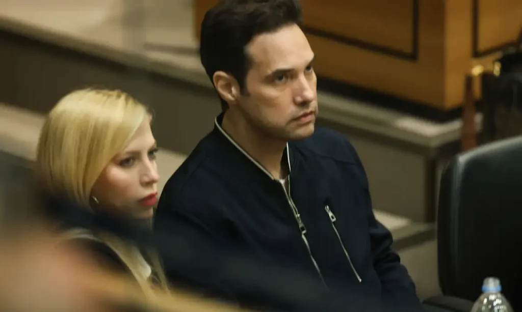 Nesta segunda-feira (23), a defesa de Jairo Souza Santos Júnior, (o Dr. Jairinho), padrasto de Henry Borel, pediu adiamento do júri por falta de acesso às provas e após o indeferimento do pedido pela juíza Elizabeth Machado Louro do 2º Tribunal do Júri, no centro do Rio de Janeiro, os advogados de defesa abandonaram o plenário. Com essa atitude, o julgamento foi adiado para 25 de maio.￼