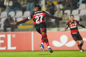 O Flamengo venceu o Cusco por 2 a 0, fora de casa. A equipe teve controle do jogo e confirmou o favoritismo. Com isso, assumiu a liderança do grupo.