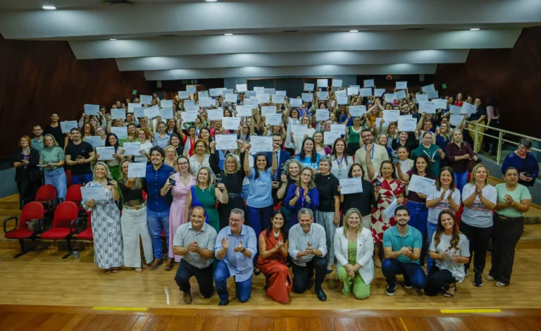 Profissionais da rede municipal são homenageados pelo resultado no Ideb 2025